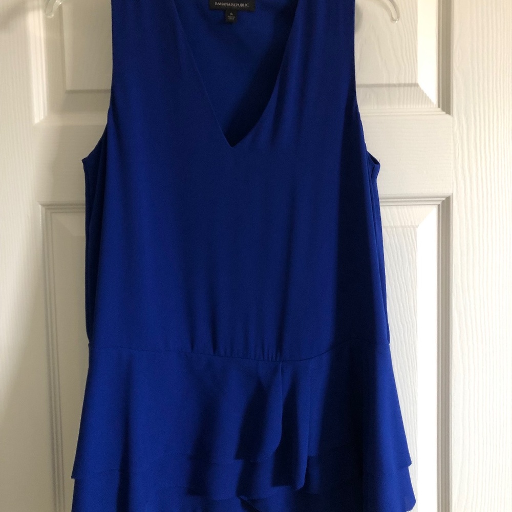 Banana Republic Sleeveless vneck tunic with subtle ruffle detail